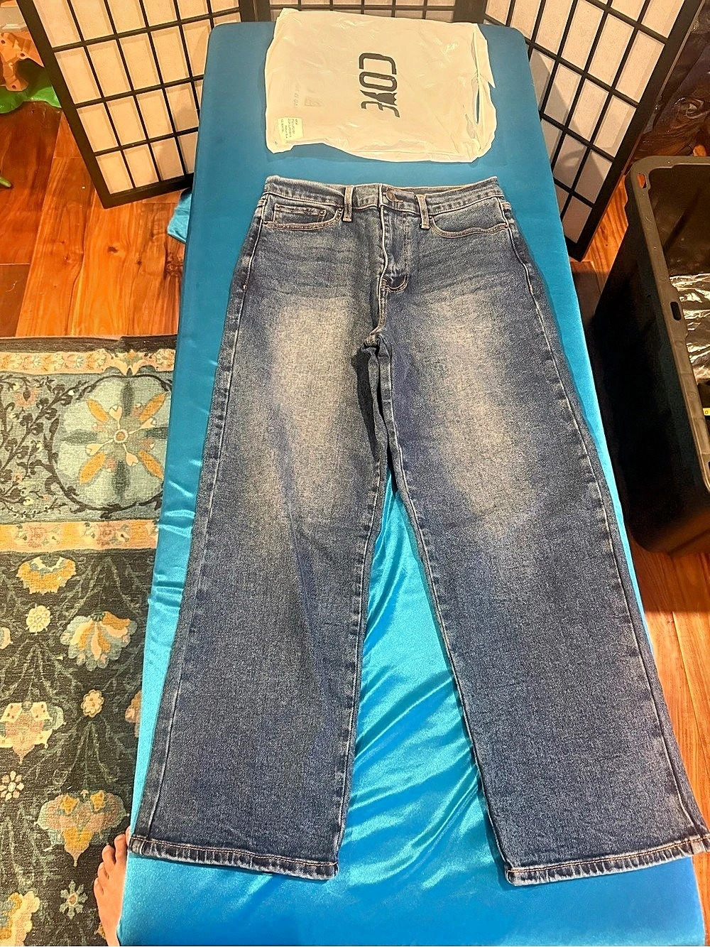 Coye Cove straight leg jeans Straight Leg Jeans in Blue Waist 30W 28L Like New (